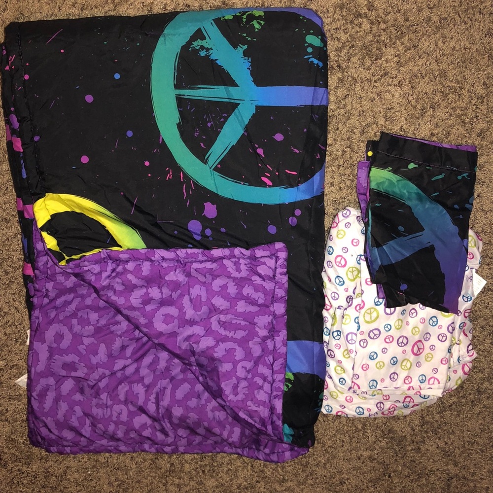 Twin comforter set